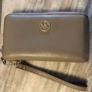 NWOT Michael Kors Wristlet